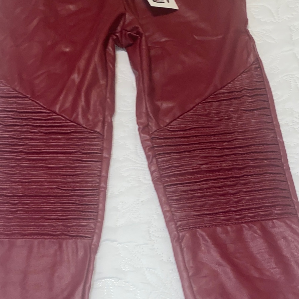 Preggo Women’s Popstar Mamacita Maternity Moto Leggings - Picture 7 of 8